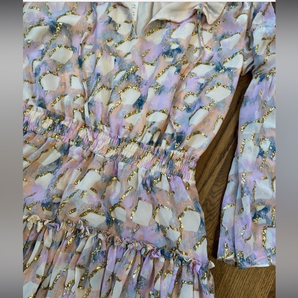 Chic Pastel Floral Dress with Ruffles - Picture 4 of 5